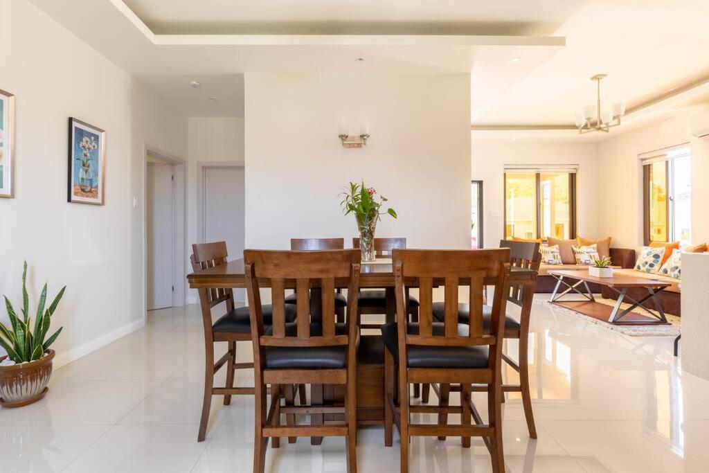 Sun Shine Luxury Villas 2 Bedroom Pool & Gym Ocho Rios St Ann Exterior photo