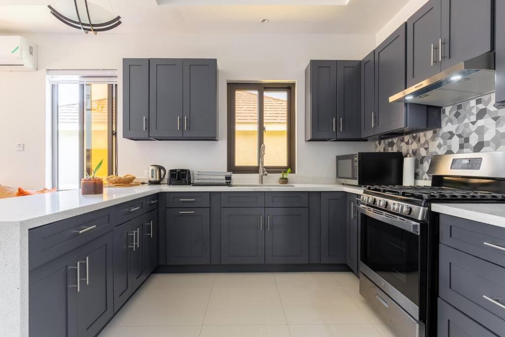 Sun Shine Luxury Villas 2 Bedroom Pool & Gym Ocho Rios St Ann Exterior photo