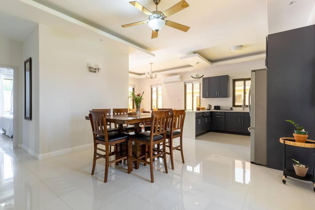 Sun Shine Luxury Villas 2 Bedroom Pool & Gym Ocho Rios St Ann Exterior photo