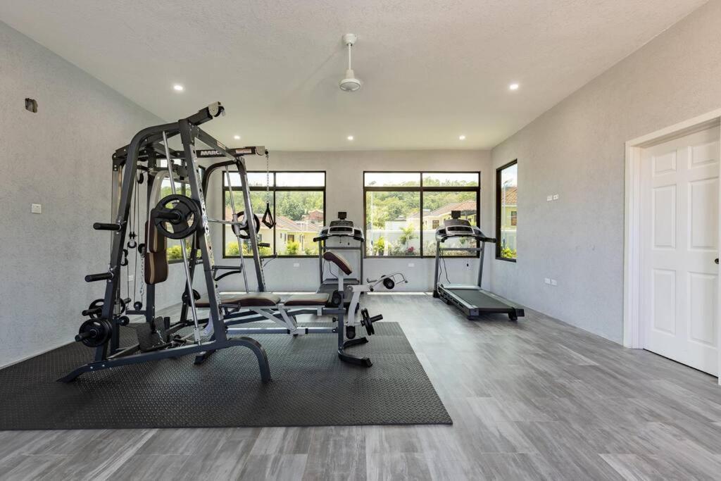 Sun Shine Luxury Villas 2 Bedroom Pool & Gym Ocho Rios St Ann Exterior photo